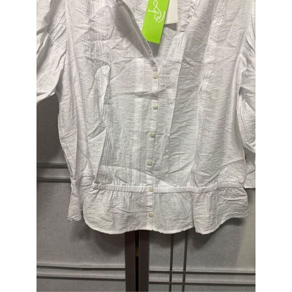 White color NWT women’s blouse. - Picture 5 of 8